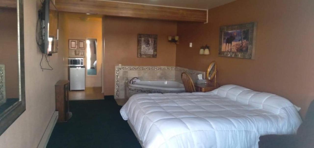 Going To The Sun Inn And Suites Browning Esterno foto