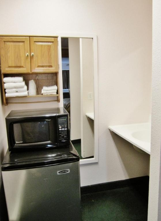 Going To The Sun Inn And Suites Browning Camera foto
