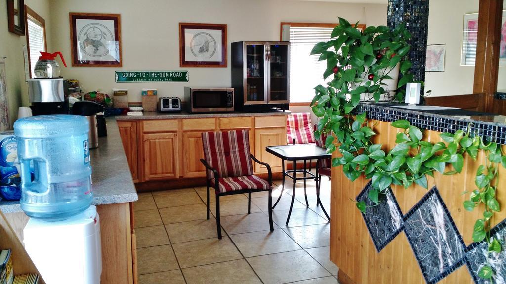 Going To The Sun Inn And Suites Browning Esterno foto